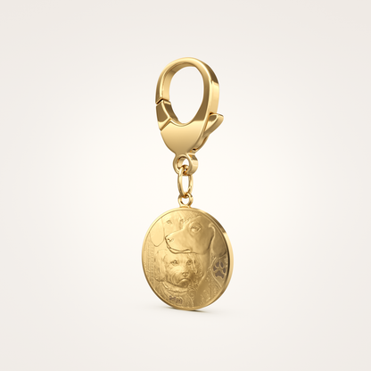 Taschenanhänger_Guardian_26mm_18_Karat_Gelbgold